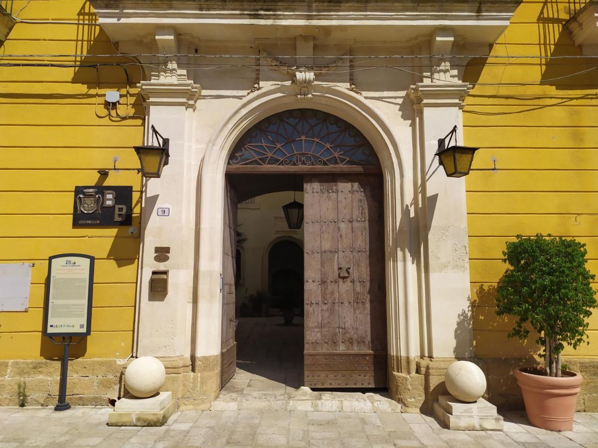 Palazzo De Castro Bed & Breakfast Squinzano Exterior photo