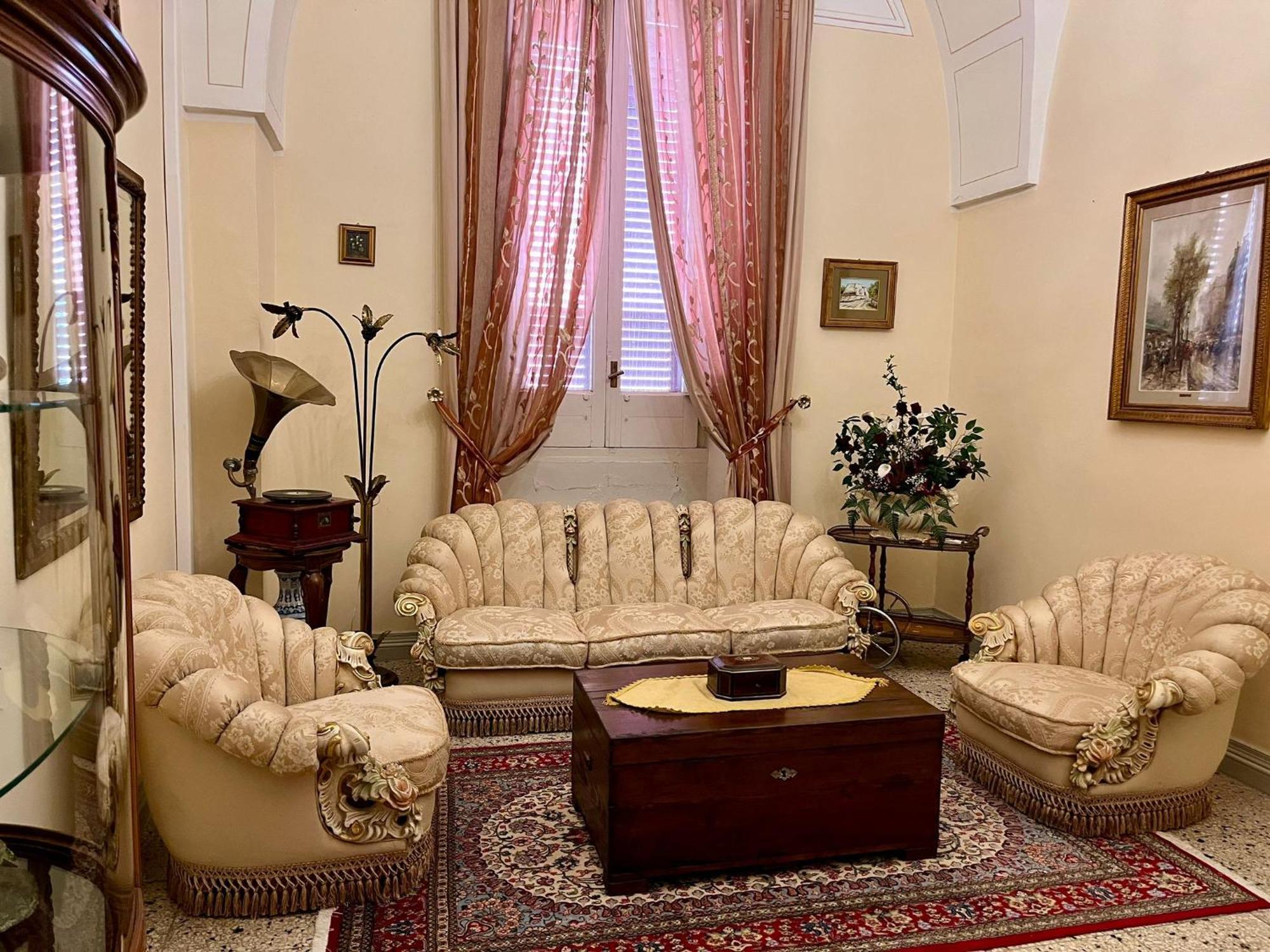 Palazzo De Castro Bed & Breakfast Squinzano Exterior photo