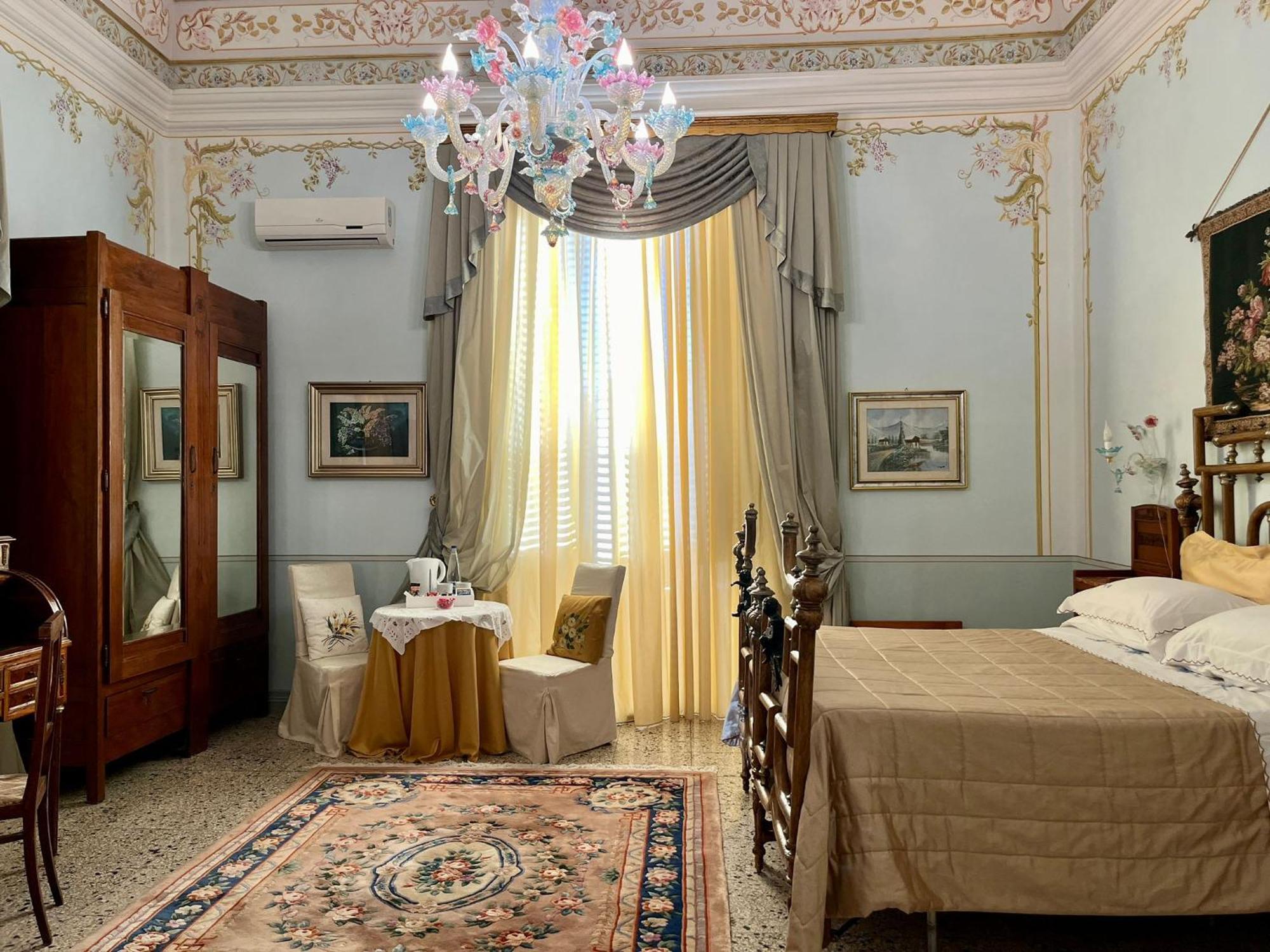 Palazzo De Castro Bed & Breakfast Squinzano Exterior photo